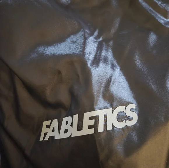 Fabletics Essential Puffer - Black Shine - The Khloe Fall Edit Edition - Picture 4 of 4